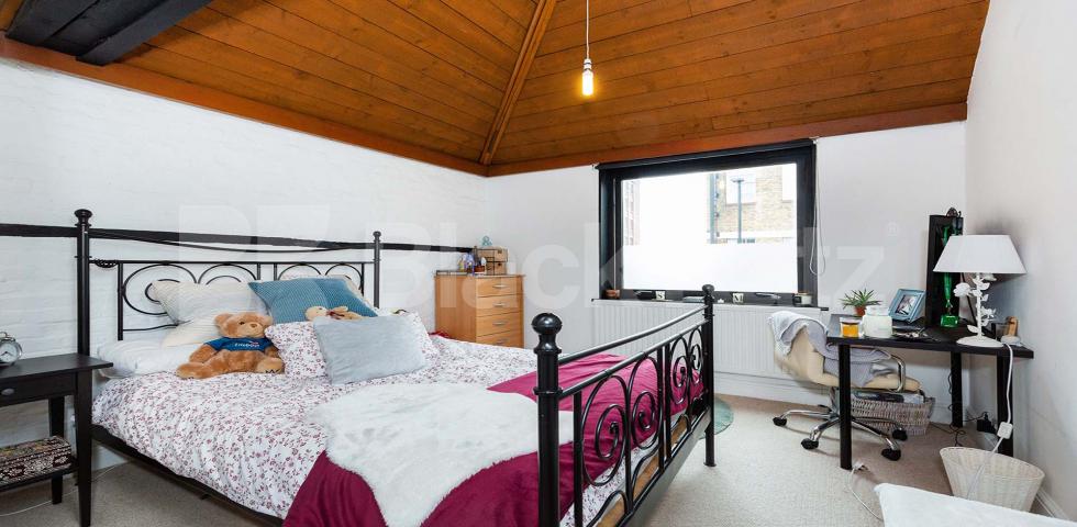 Stunning spacious 3 bed 2 bath with a huge lounge in Kentish Town. Highgate Road, Kentish Town